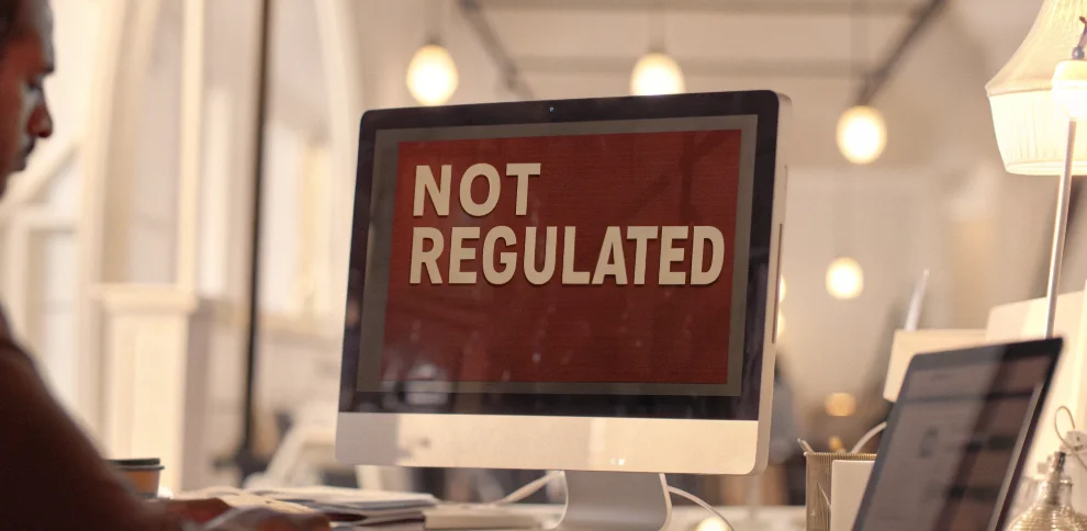 A red warning on a casino website indicating it is not regulated.