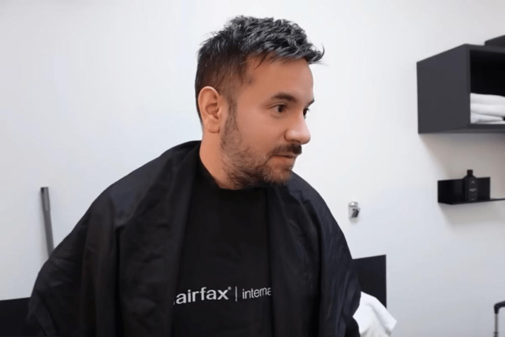 Réactions sur les réseaux sociaux après l’apparition de Kyan Khojandi avec des cheveux, entre moqueries et interrogations.