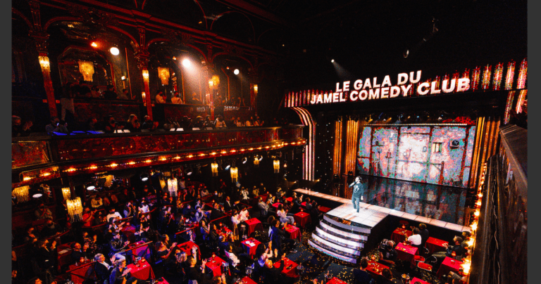 Le Jamel Comedy Club à Paris, lieu emblématique du stand-up français et révélateur de nouvelles générations d’humoristes.